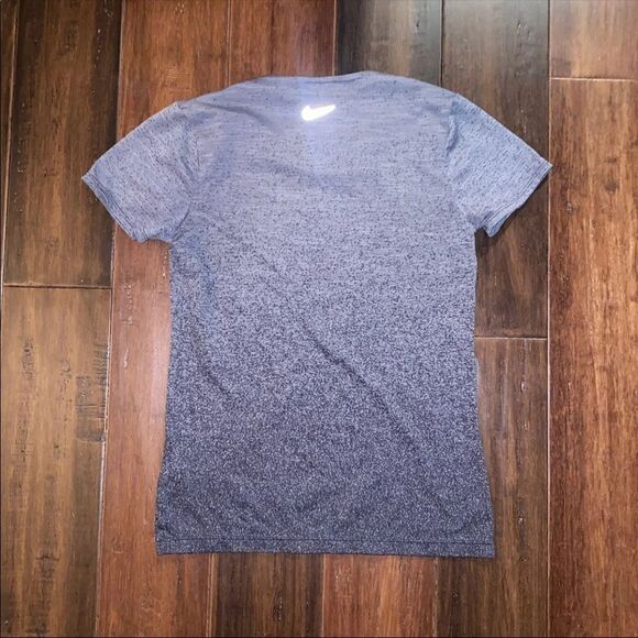 Nike Ladies Shirt   - Picture 4 of 4